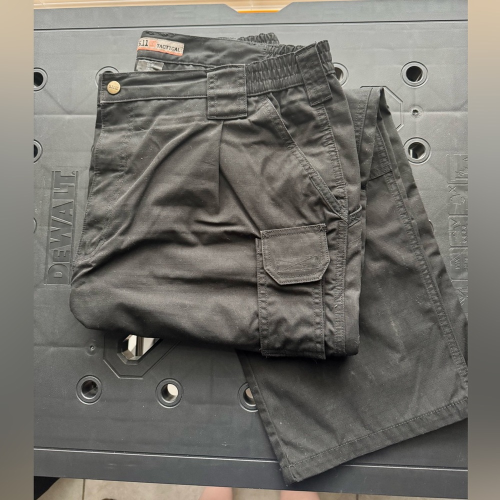 Men’s 5.11 Tactical Black Cargo Pants. Size 40/32.